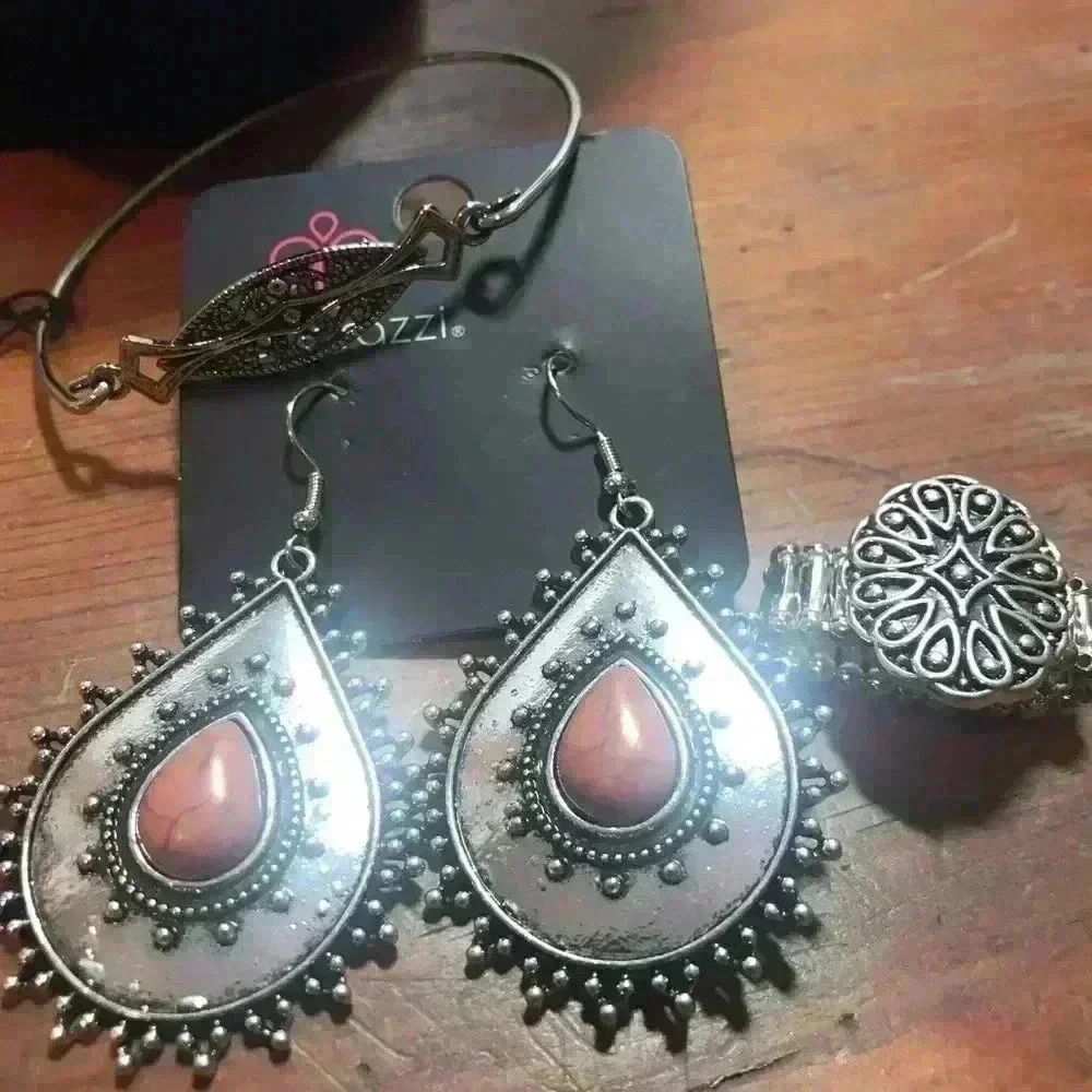Super cute earrings‎